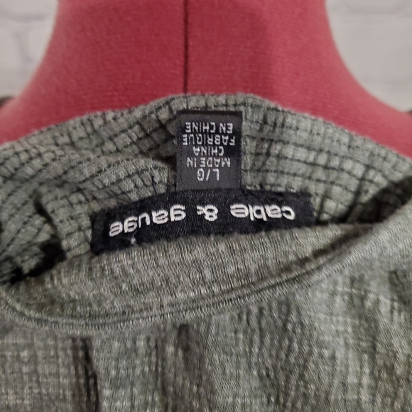 Cable & Gauge green halter button tank - Picture 6 of 6